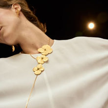 Load image into Gallery viewer, Hydrangea and Emeralds Necklace