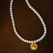 Load image into Gallery viewer, Calandiva Necklace with Onyx or Mother-of-Pearl
